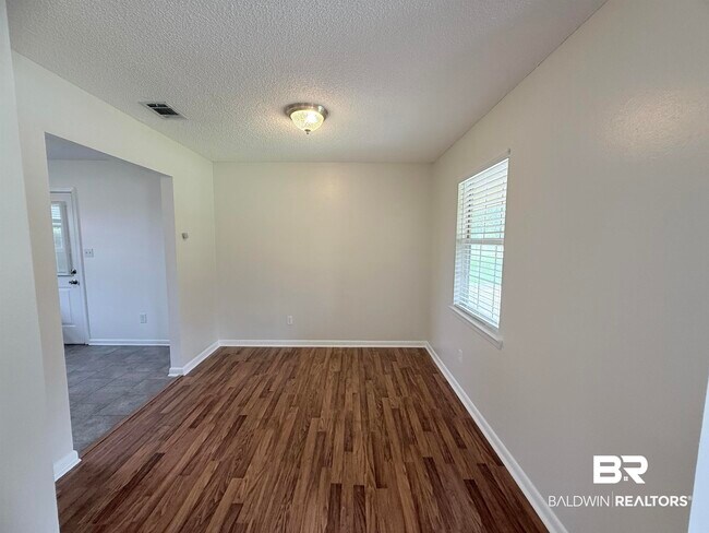 Building Photo - 105 Northgate Dr W