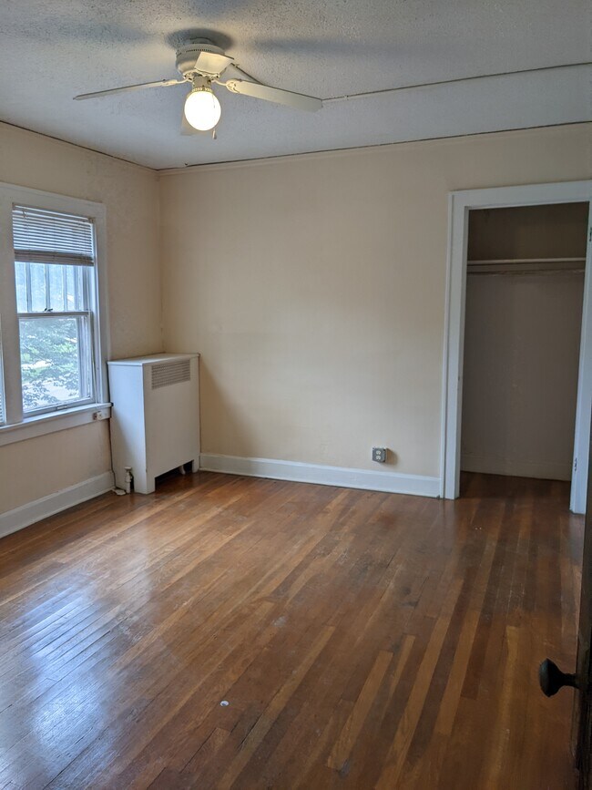 Building Photo - 1300 Rockhurst Rd