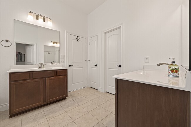 Building Photo - 7319 Woodlark Rdg Dr