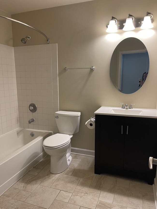 Building Photo - 6 Redbud Ct