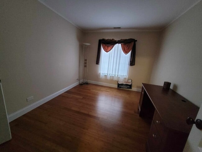 Building Photo - 2075 College Green Dr