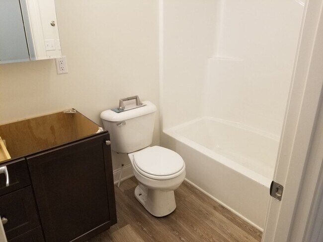 Building Photo - Lake Life All Year Round!