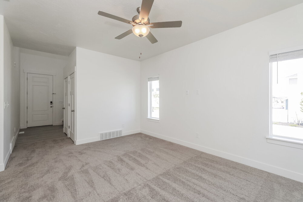 Building Photo - 4762 E Lk Cor Dr