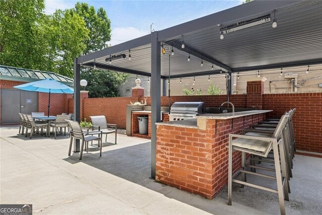 Building Photo - 3820 Roswell Rd NE