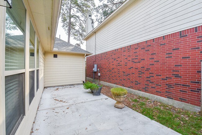 Building Photo - 2826 Whitman Dr