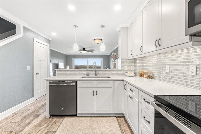 Building Photo - 3385 Coastal Hwy