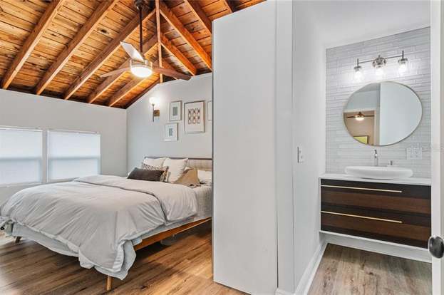 Master suite - 1208 E Hamilton Ave