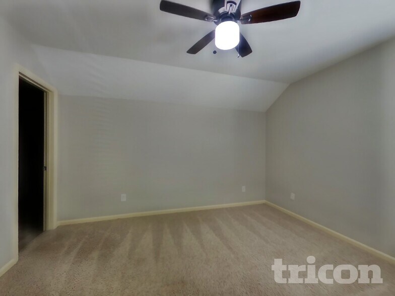 Building Photo - 1422 Collins Dr