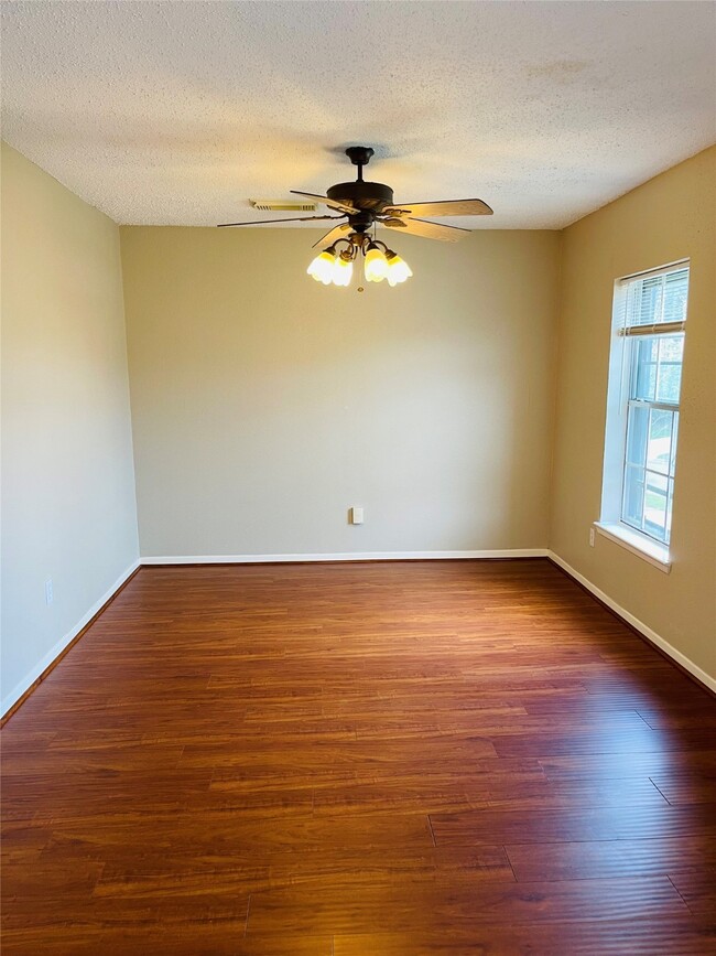 Building Photo - 4715 Rainbow Run