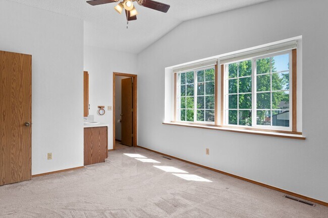 Building Photo - Spacious 4 Bedroom Home in Longmont