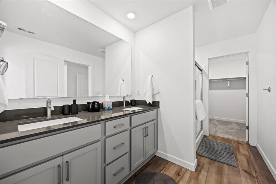 Building Photo - 187 N Nursery Ave