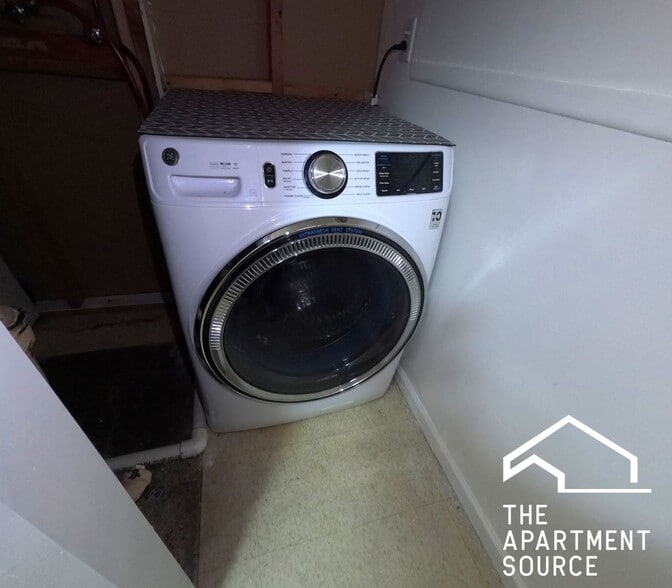 Building Photo - 3117 N Mango Ave