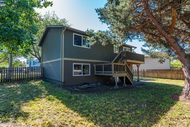 Building Photo - 4 Bedrooms & 2 Bathroom House