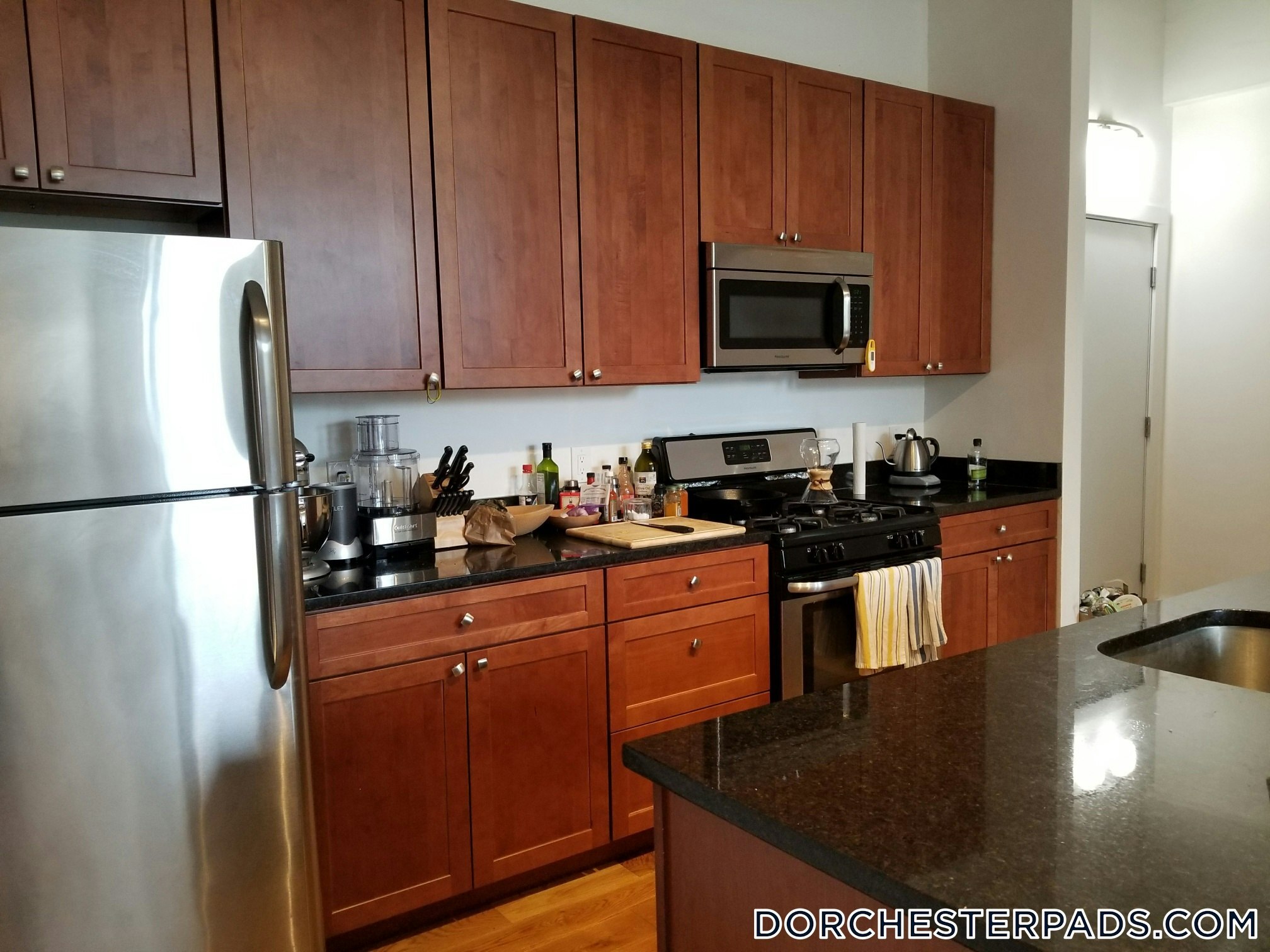 Building Photo - 600 Columbia Rd