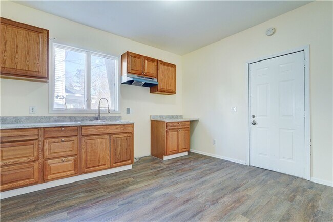 Building Photo - 461 Parsells Ave