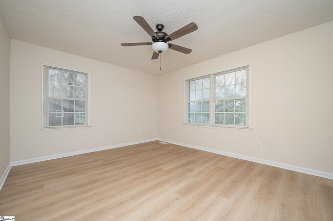 Building Photo - 475 Vinyard Rd