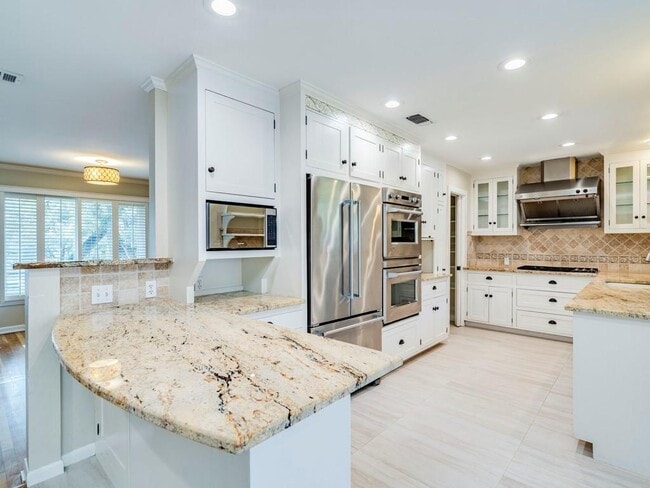 Building Photo - 404 Almarion Dr