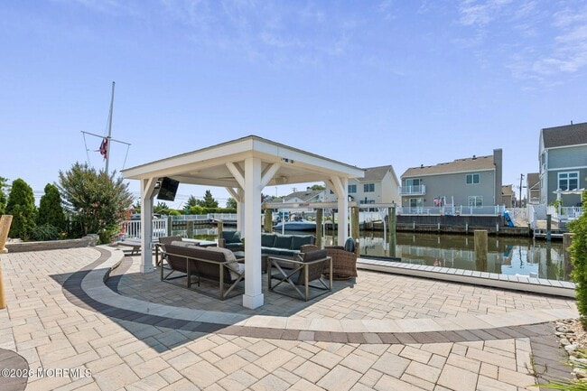 Building Photo - 45 E Pampano Dr
