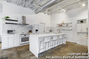 Building Photo - 1115 S Alamo St