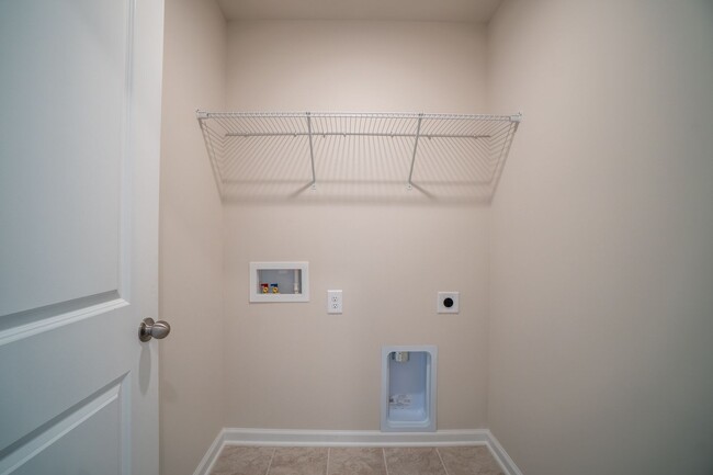 Building Photo - Stunning New Smart Home Palisades Area!