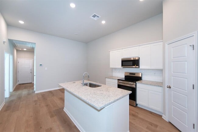 Building Photo - 403 Cross Barn Blvd