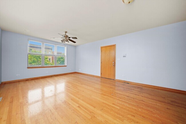 Building Photo - 6220 S Kenwood Ave