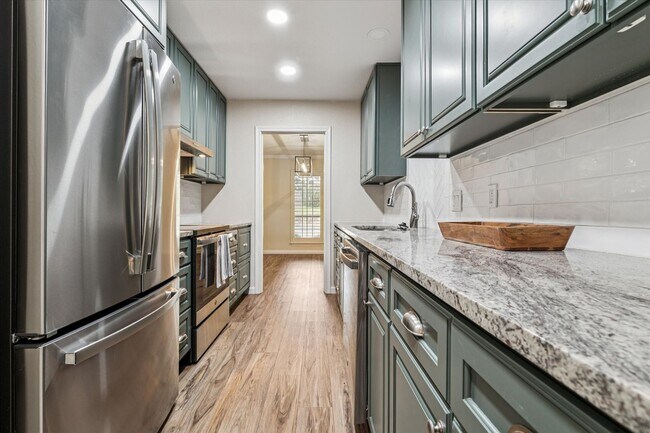Building Photo - Pristine Updated Indian Creek Condo