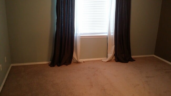 Building Photo - 3-Bedroom House in West Newberg