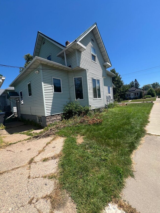 Building Photo - Click the “Apply Now” button or email wapmrentals@gmail.com for a prompt response.