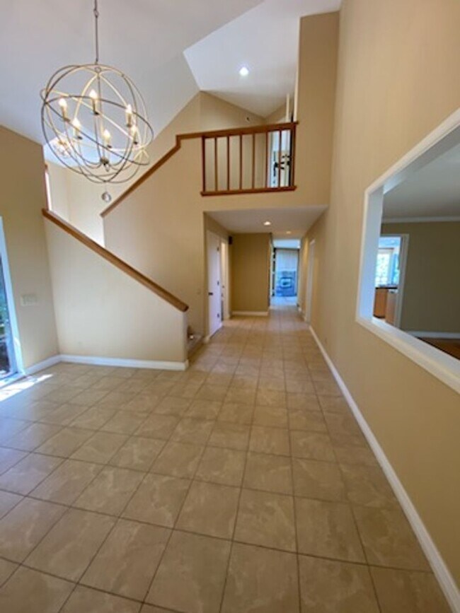 Building Photo - Mercer Island modern house W/a finished MIL APT  For Rent