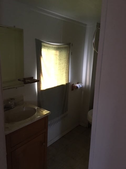 Building Photo - Two Bedroom One Bath Home In Huntington