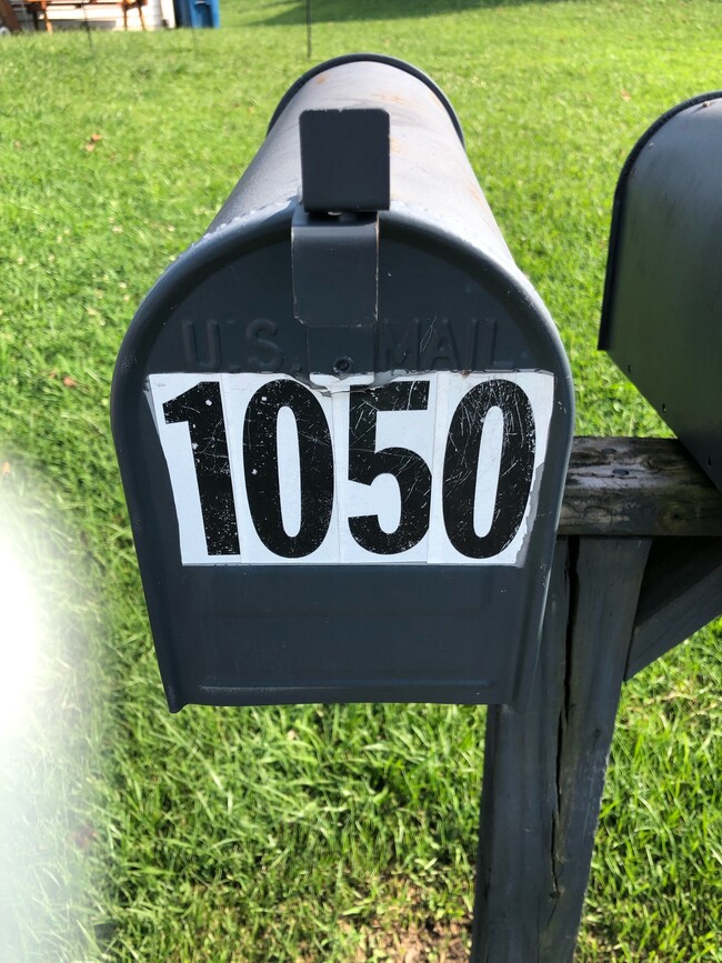 Building Photo - 1050 Scarlett Ln