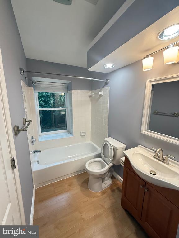 Building Photo - 3315 Sir Thomas Dr