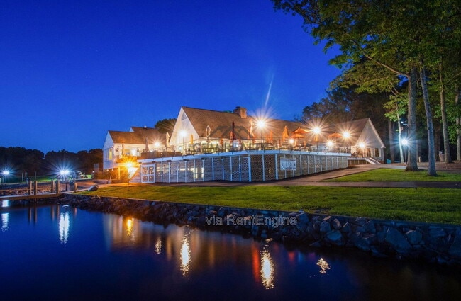 Building Photo - 102 Monroe St