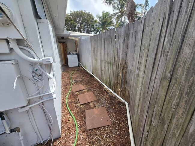 Building Photo - Updated East Delray Duplex | No HOA + Private Yard