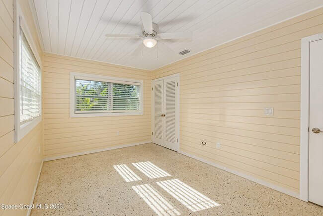 Building Photo - 2040 Palm Ave
