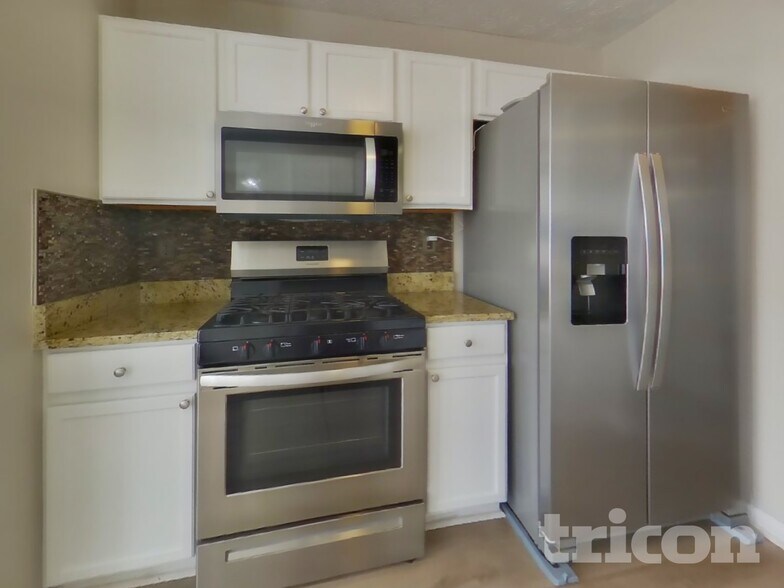 Building Photo - 2492 Feathertree Ln