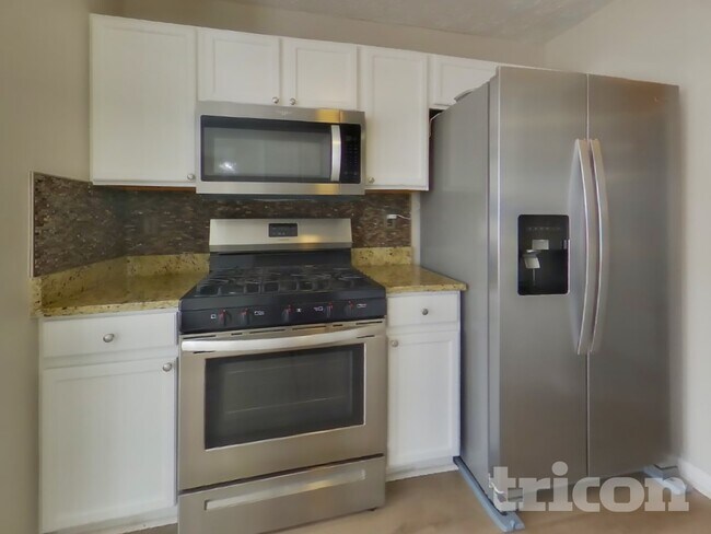 Building Photo - 2492 Feathertree Ln