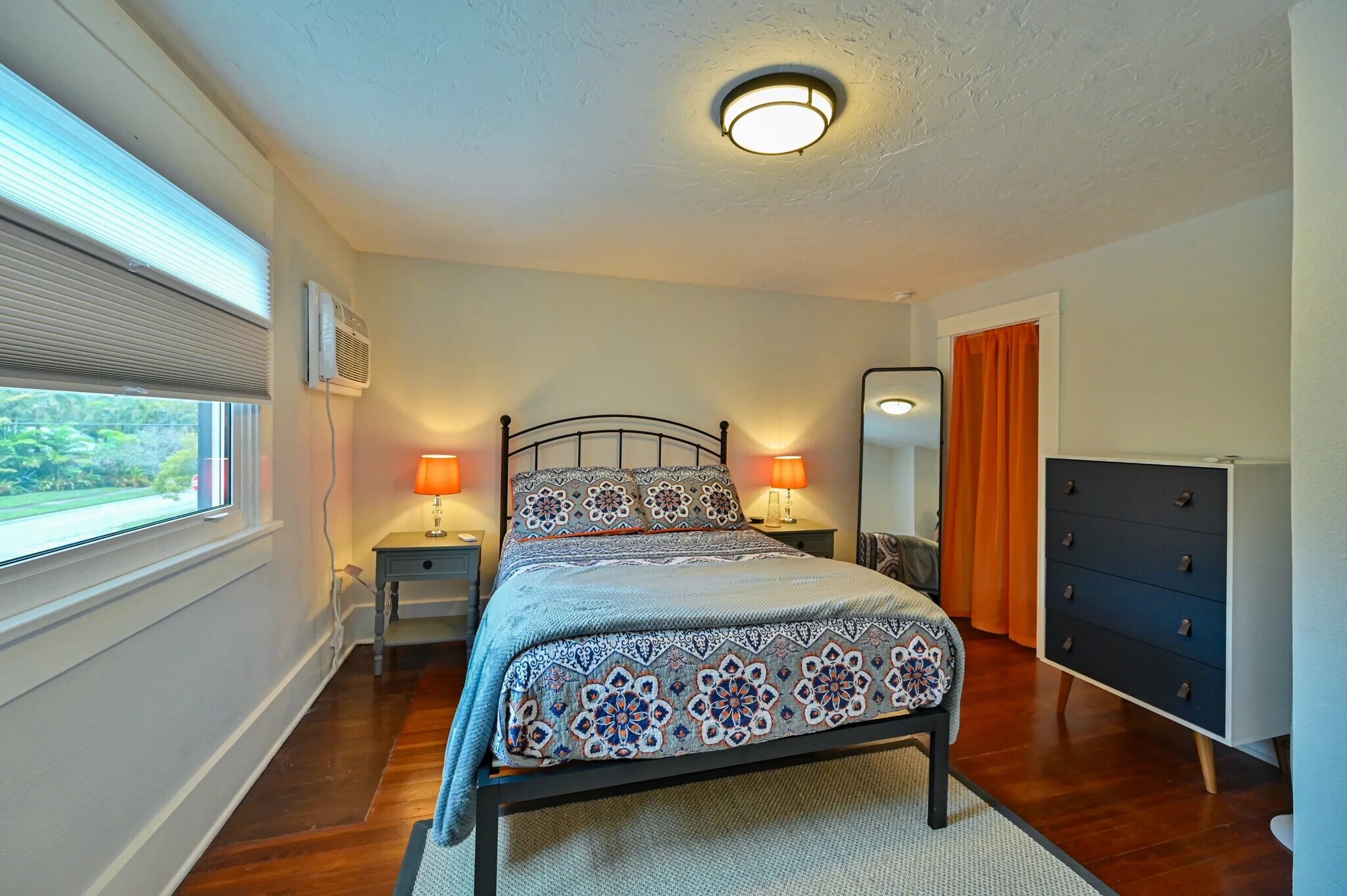 Building Photo - 2408 Hillview St