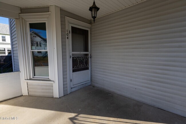 Building Photo - 104 Lawrence St