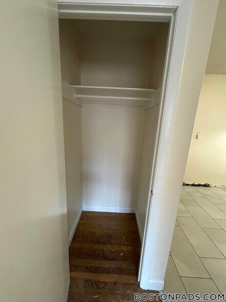 Building Photo - 84 Gardner St