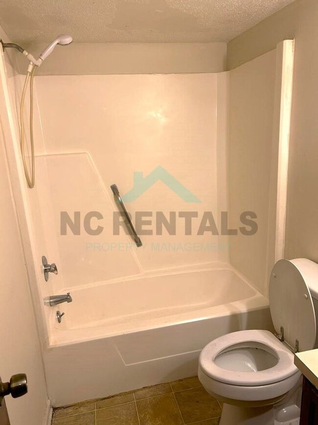 Building Photo - 2559 Green Oaks Ct SE