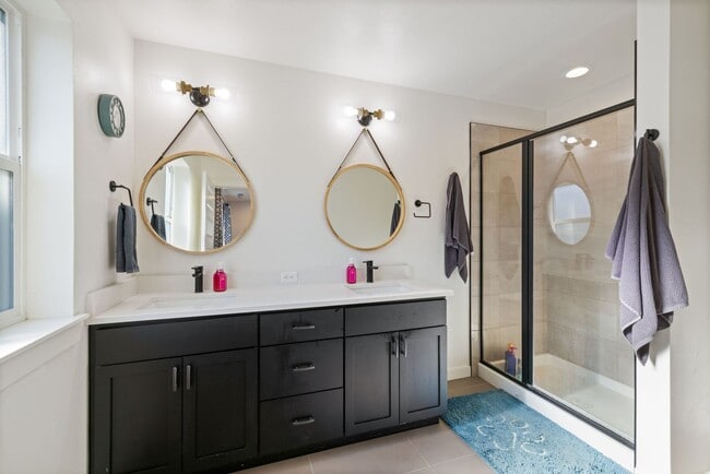 Building Photo - Beautiful Home