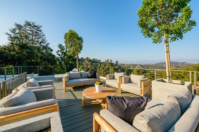 Building Photo - 8896 Lookout Mountain Ave