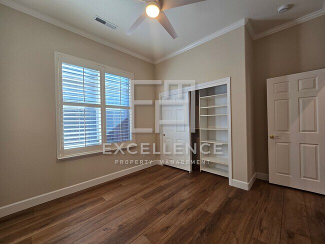 Building Photo - 3/2.5 Home + Office with 2219SF of Beautif...