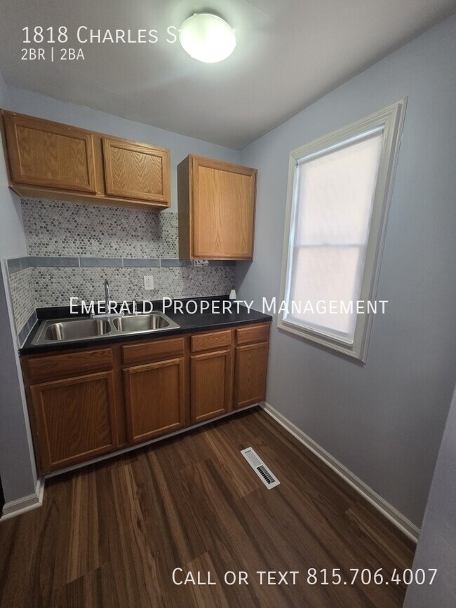 Building Photo - 1818 Charles St