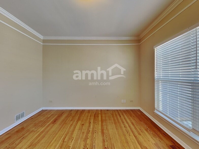 Building Photo - 626 David St