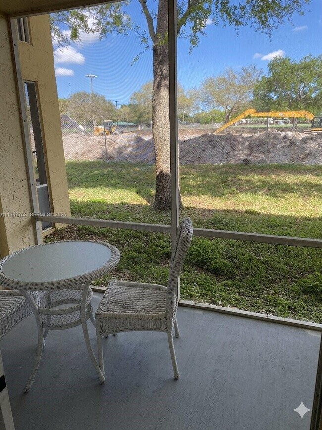 Building Photo - 1033 Coral Club Dr