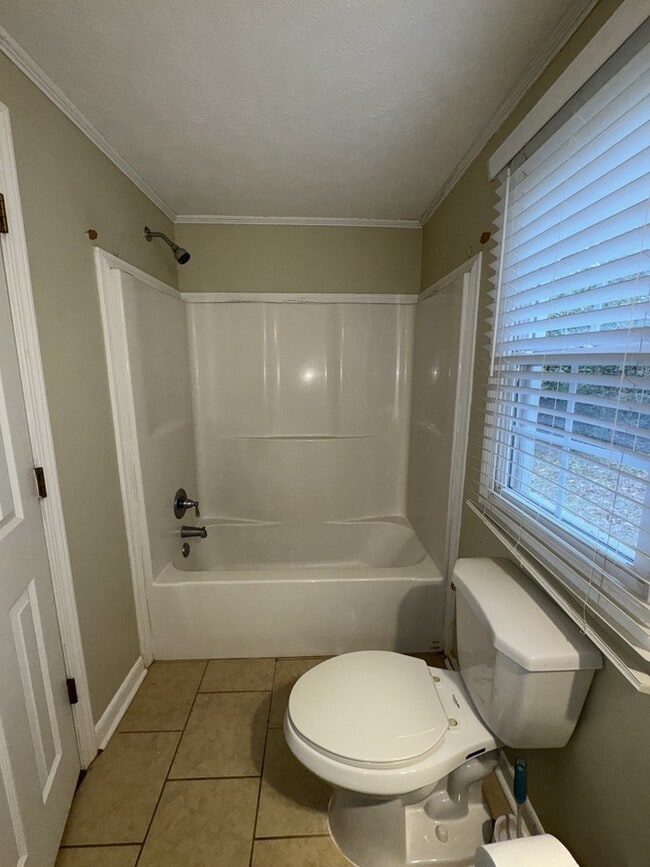 Building Photo - 1081 S Church St