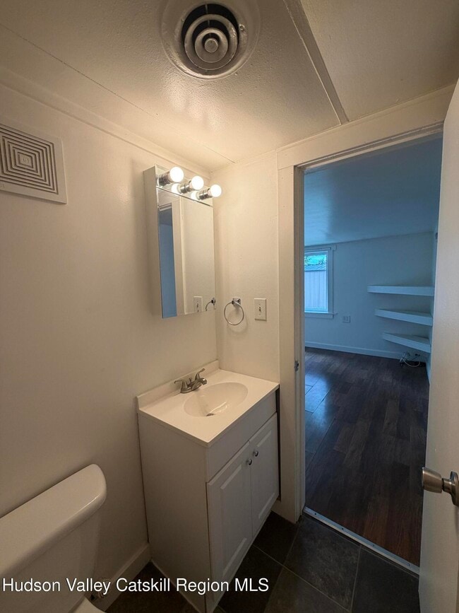 Building Photo - 48 Plattekill Dr